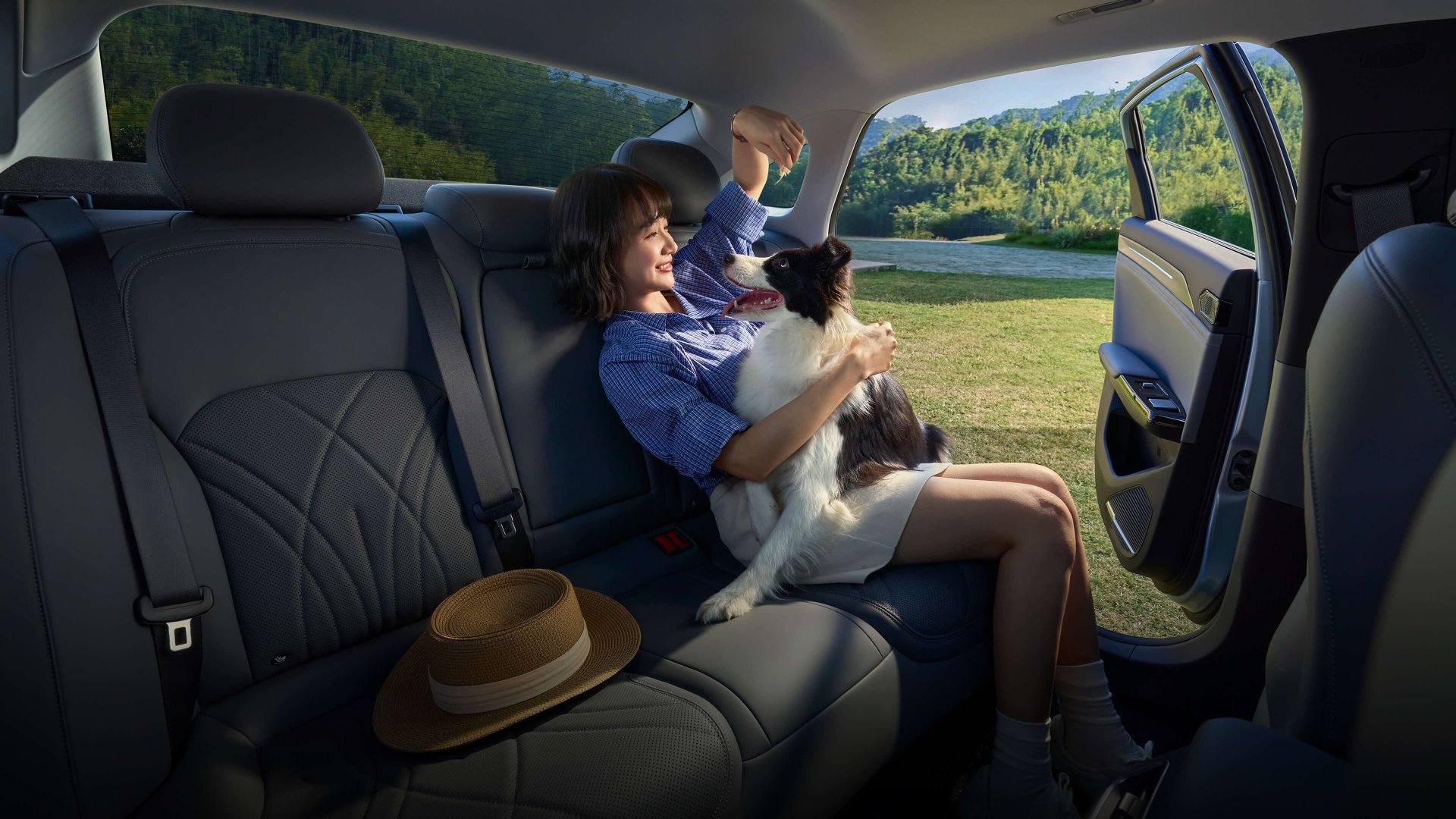 Geniş arxa oturacaq