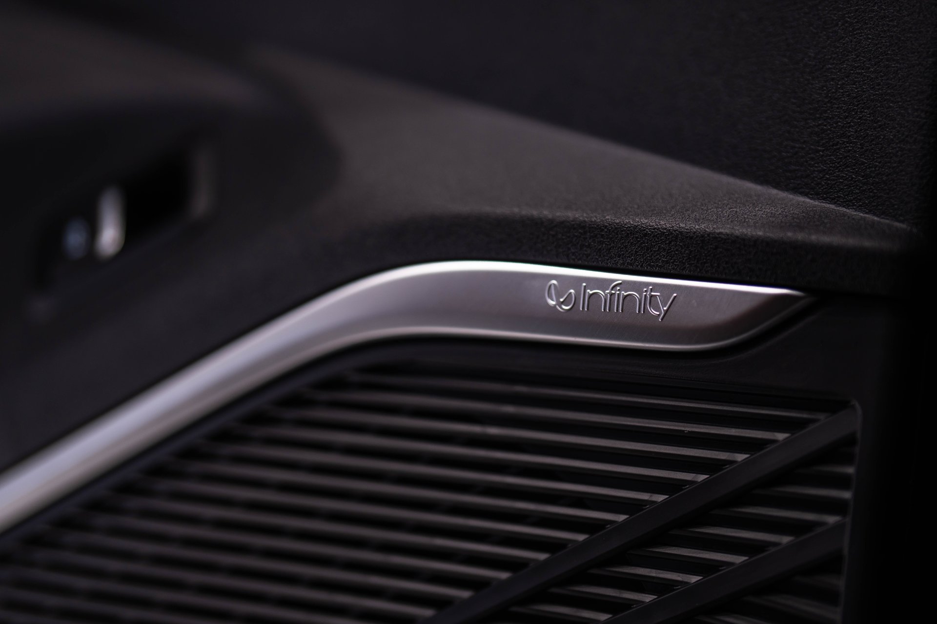 İNFİNİTY Premium səs sistemi