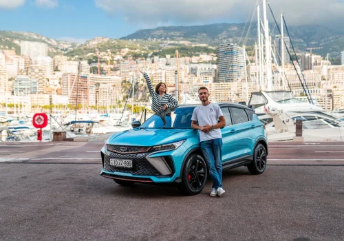 Taninmis avto-bloqer oz avtomobili ile Avropa seyahetinde!